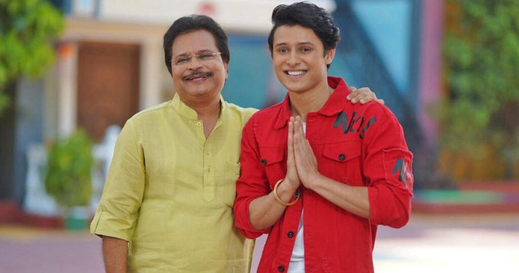 The makers of Taarak Mehta Ka Ooltah Chashmah introduce Nitish Bhaluni as the new "Tapu." But, Internet users are unimpressed, with one commenting, "Ab Kuch Nahi Raha Show Main Dekhne Layak." 2 tmkoc makers introduce new tapu
