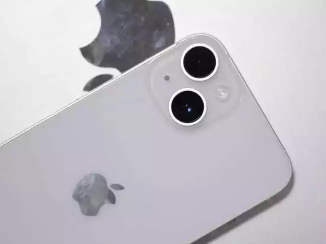 Will iOS 17 permit sideloading of software on the iPhone? Here is what is currently known. 1 iOS 17