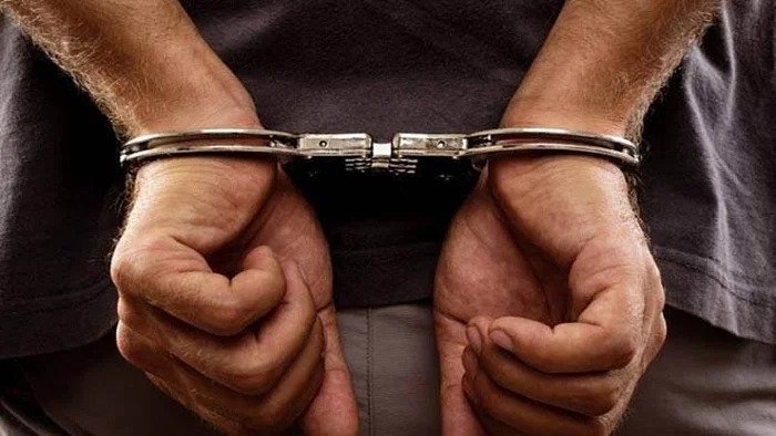 10 held in the Koparkhairane bar raid in Navi Mumbai 1 arrest image
