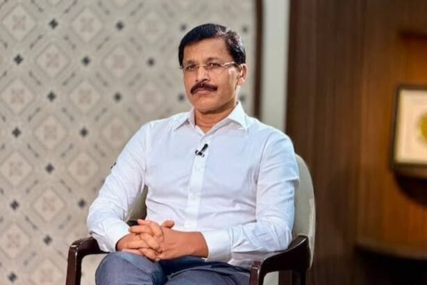 Tukaram Mundhe Flags Huge Price Gaps in Hospital Consumables